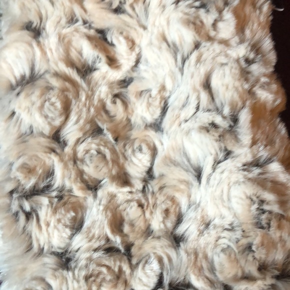 Pandemonium Plush Faux Fur fingerless gloves and headband in Cream